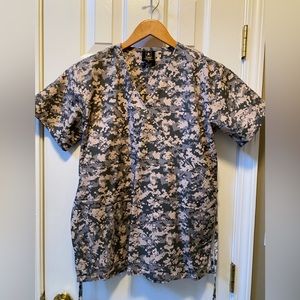 U.S.Army scrub top New without tags Size Small